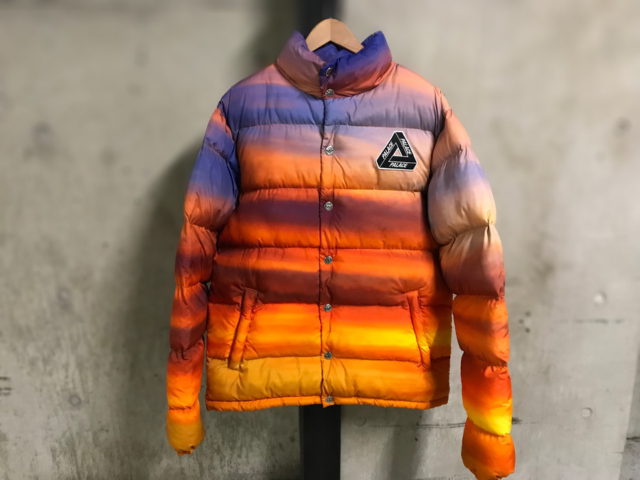 人気ブランド【MOSCHINO × PALACE/モスキーノ×パレス】よりパフ