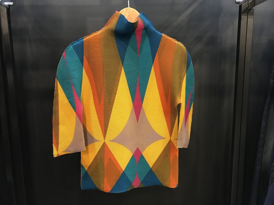 ISSEY MIYAKE イッセイミヤケ プリーツ ブラウス デザイン