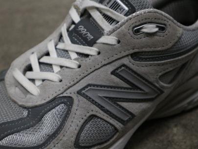 「スニーカーのNEW BALANCE 」