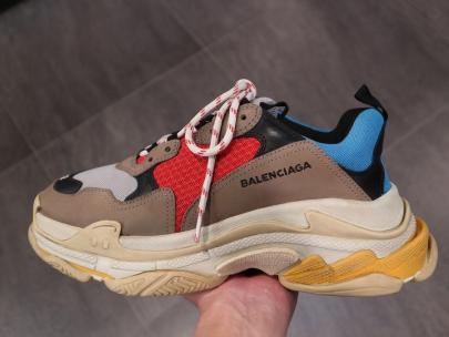 「ラグジュアリーブランドのBALENCIAGA 」