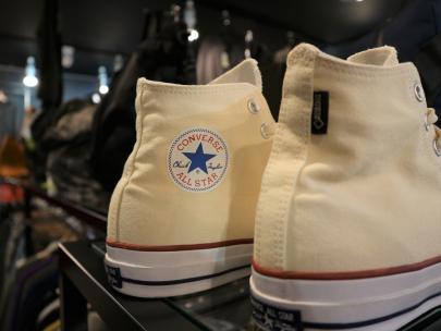 「スニーカーのCONVERSE 」