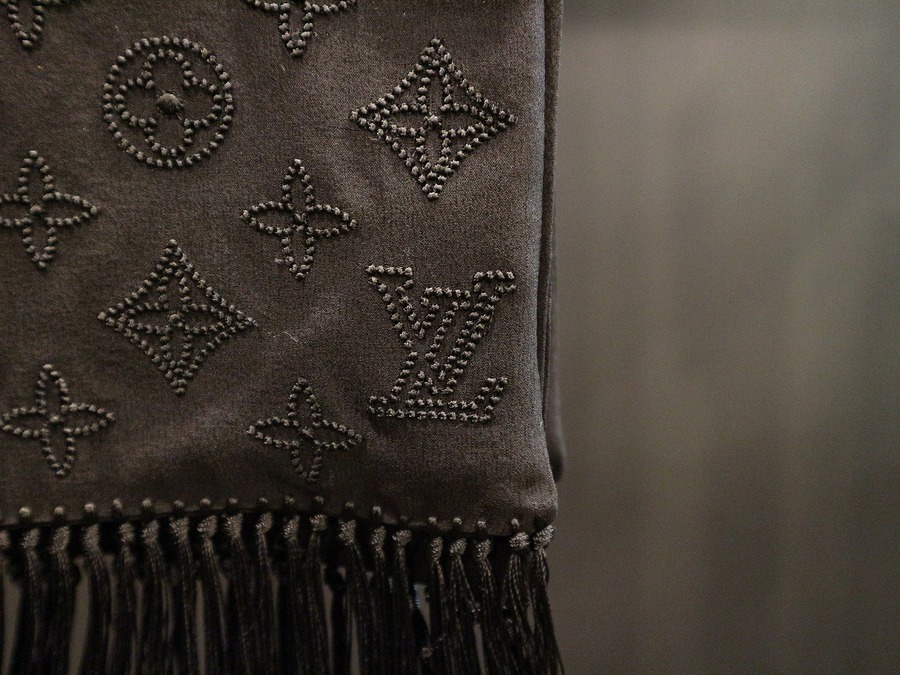 LOUIS VUITTON /ルイヴィトン】モノグラム刺繍フリンジストール
