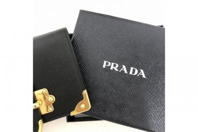 「ラグジュアリーブランドのPRADA 」