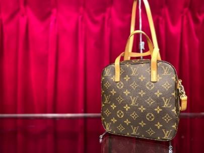 「ラグジュアリーブランドのLOUIS VUITTON 　 」