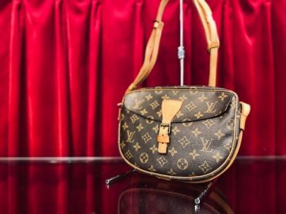 「ラグジュアリーブランドのLOUIS VUITTON 　 」