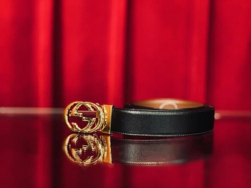 GUCCI インターロッキングGベルト レッド 大人気 GUCCI/グッチ】よりインターロッキングGバックルレザーベルトが