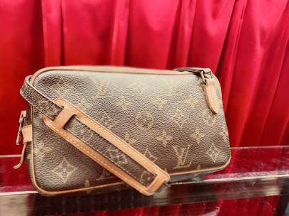 「ラグジュアリーブランドのLOUIS VUITTON 　 」