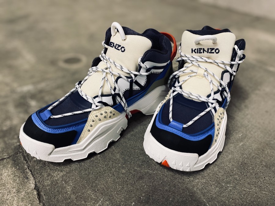 人気ブランド【KENZO/ケンゾー】よりダットスニーカー(FA65SN302F57)が 