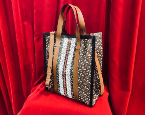 【中古】BURBERRY バーバリー 8024294 スモール モノグラムストライプ Eキャンバス ポートレート トートバッグ ショルダーバッグ＿s17＿s-0145-r17 BURBERRY - 【中古】BURBERRY バーバリー 8024294 スモール モノグラム