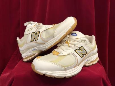 「スニーカーのNEW BALANCE 」