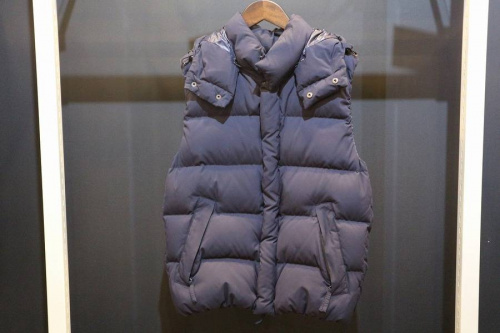 新入荷の西川ダウン
