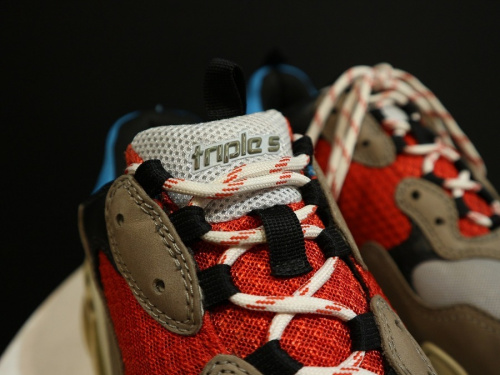 バレンシアガのtripleS