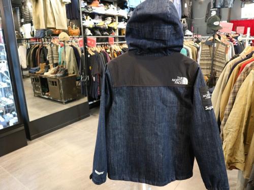 シュプリームのノースフェイス