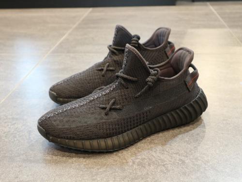 YEEZY BOOSTのイージーブースト