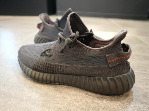 イージーブーストのスニーカー