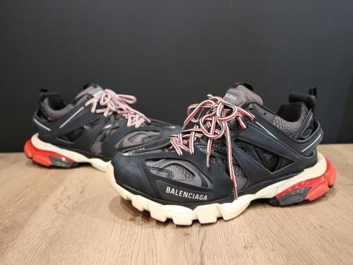 BALENCIAGAのバレンシアガ