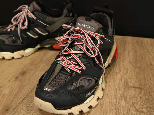 バレンシアガのスニーカー