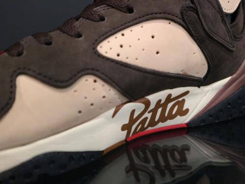 AIR JORDANのスニーカー