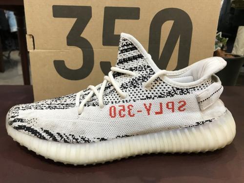 アディダスのYEEZT