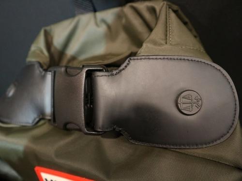 バッグのレインブーツ