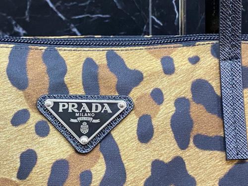プラダのバッグ