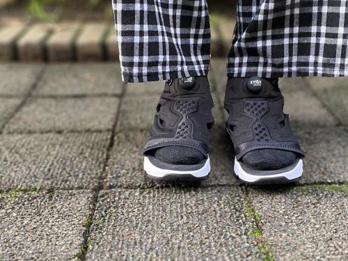 サンダルのポンプフューリー