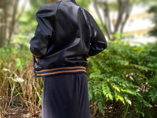 ブルゾンのヴァーシティ