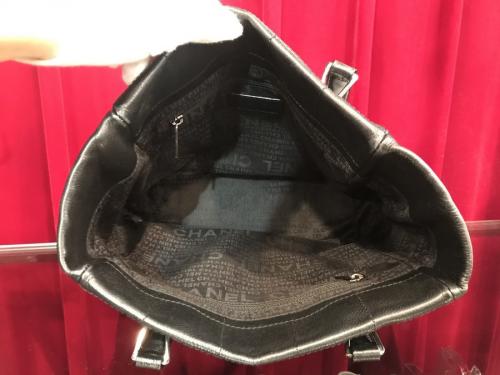 シャネルのレザートートバック