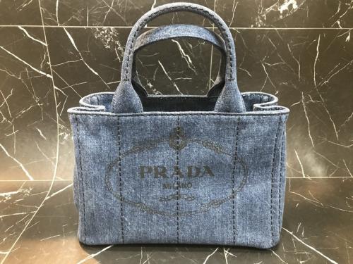 プラダのデニムトートバック
