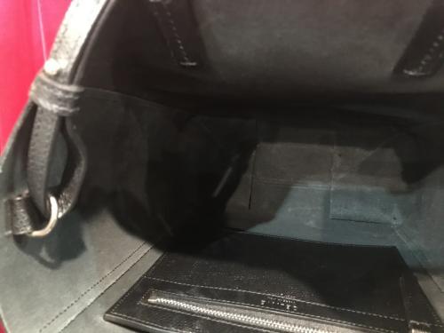 バーティカルカバスモール＆縦型レザートートバッグのバック