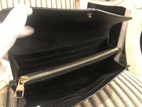 ルイ ヴィトン　のポルトフォイユ・サラ