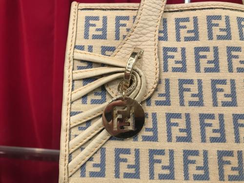 フェンディのキャンバスレザーズッキーノハンドバッグ