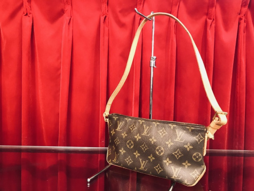 ラグジュアリーブランドのLOUIS VUITTON 　