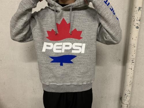 ディースクエアードのペプシフーデットスウェットシャツ