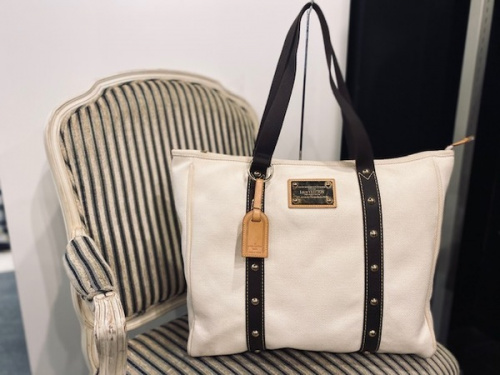 ラグジュアリーブランドのLOUIS VUITTON 　