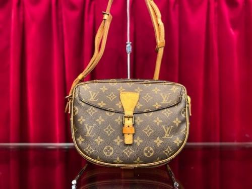 LOUIS VUITTON 　のルイ ヴィトン　