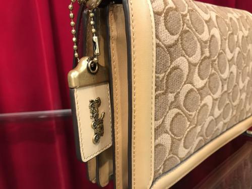 コーチのシグネチャー