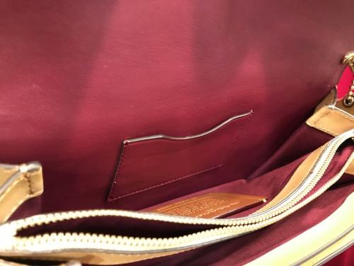 シグネチャーのバック