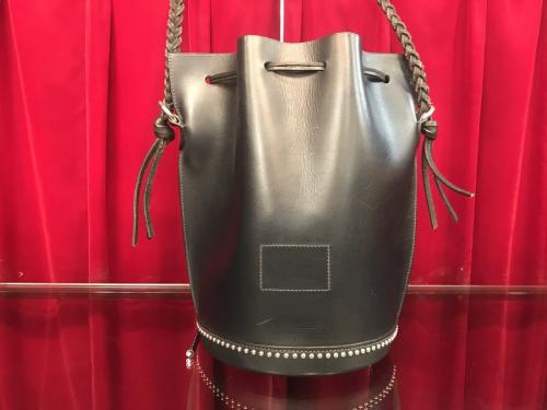 サンクエッセンシャルバケットバッグのショルダーバック