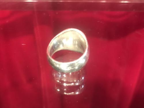 トムウッドのBlack Spinel Circle Ring　シグネットリング