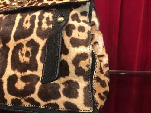 イヴサンローランのミューズトゥ ハラコハンドバッグ