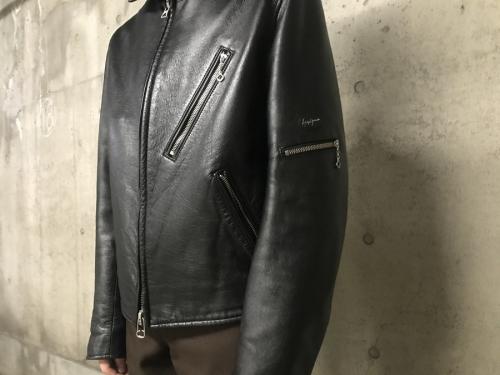 ヨウジヤマモトプールオムのシンサレートロゴフーデッドレザージャケット