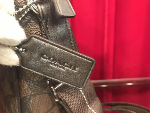 ショルダーバッグのバック