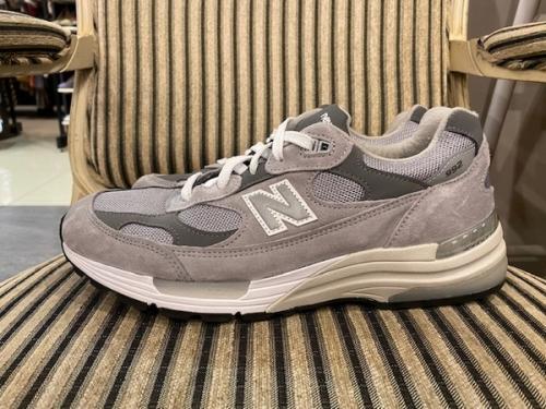 ニューバランスのローカットスニーカー