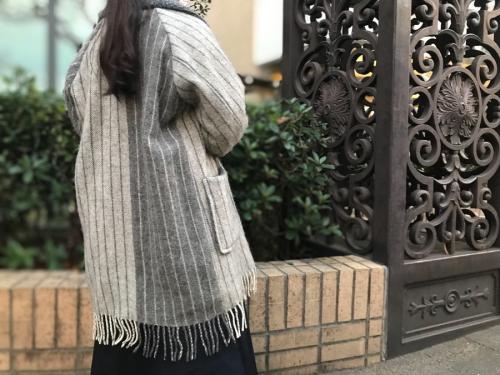 フィルメランジェ × ニーニーイチビレッジのGOLDIE フリンジウールコート