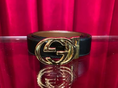 グッチのインターロッキングGバックルレザーベルト