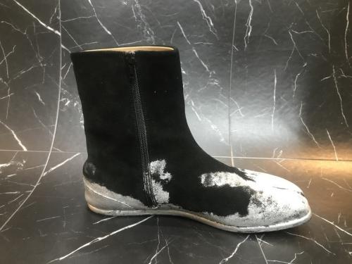 メゾンマルジェラ 22のタビシルバーフォイルアンクルブーツ