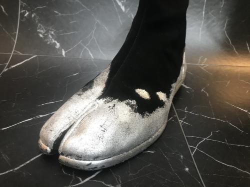 タビシルバーフォイルアンクルブーツのブーツ