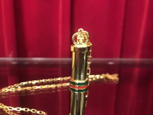 グッチのシェリーラインパフュームボトルロングネックレス