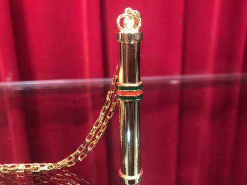 シェリーラインパフュームボトルロングネックレスのユニセックス